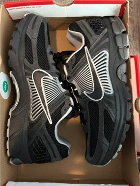 Nike Black and Gray Athletic Running Shoes